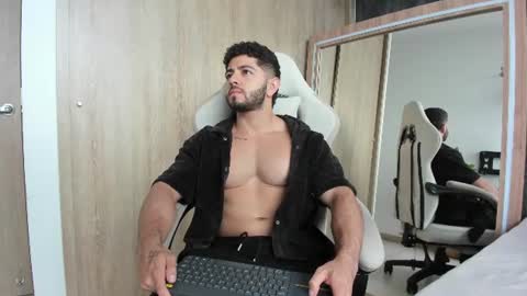 Snapshot of thiago_moretti chatting on 07/20/26, 10:23 THIAGO online show from 07/20/26, 10:23