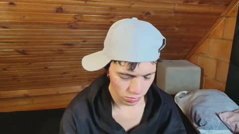 thiago_n_sam online show from 11/05/25, 02:44