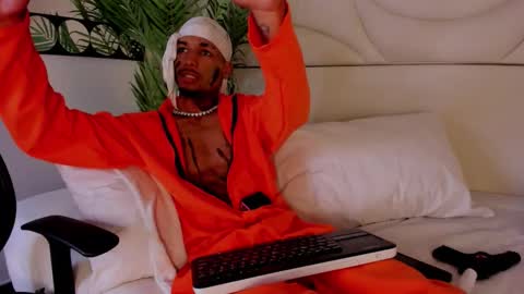 ThiagoFerreti online show from 10/31/25, 08:10