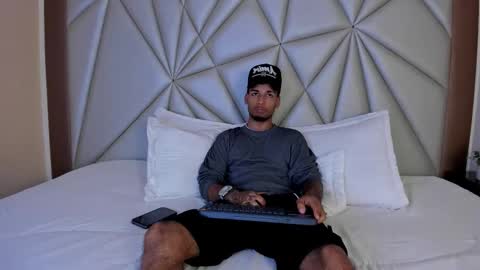 ThiagoFerreti online show from 11/03/25, 09:16