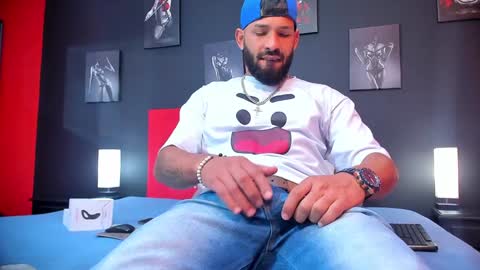 Thia Gomez online show from 01/17/25, 12:21