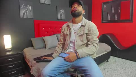 Thia Gomez online show from 11/26/25, 12:17