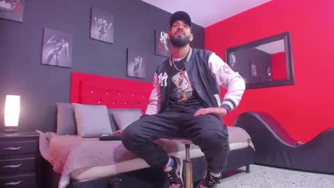 Thia Gomez online show from 11/30/25, 12:31