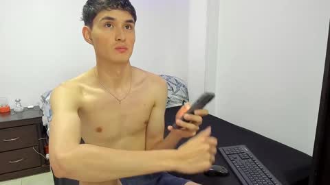 Snapshot of thiagowells_ chatting on 02/08/25, 11:34 Thiago Wells online show from 02/08/25, 11:34