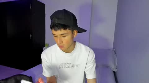 Snapshot of thiagowells_ chatting on 10/10/25, 08:41 Thiago Wells online show from 10/10/25, 08:41