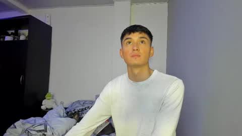 Snapshot of thiagowells_ chatting on 10/22/25, 04:18 Thiago Wells online show from 10/22/25, 04:18