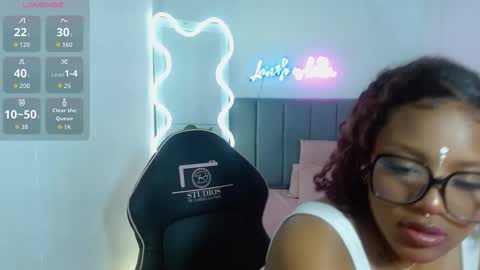 Snapshot of thiana_tay chatting on 09/29/25, 03:22 thiana online show from 09/29/25, 03:22