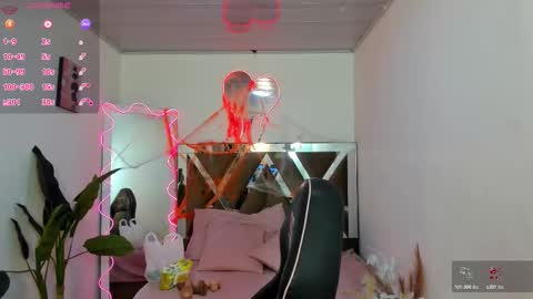 Snapshot of thiana_tay chatting on 10/22/25, 02:45 thiana online show from 10/22/25, 02:45