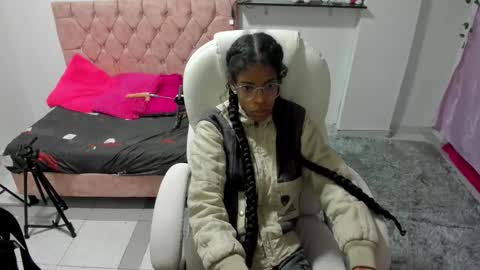 thianahorny online show from 12/22/25, 10:01