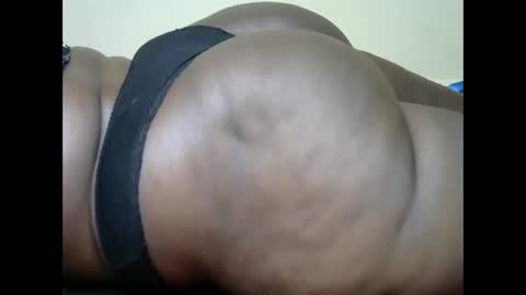 Snapshot of thick_queenn chatting on 02/12/25, 12:37 thick_queenn online show from 02/12/25, 12:37