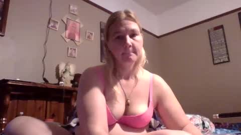 thickblonde_92 online show from 10/08/25, 12:47
