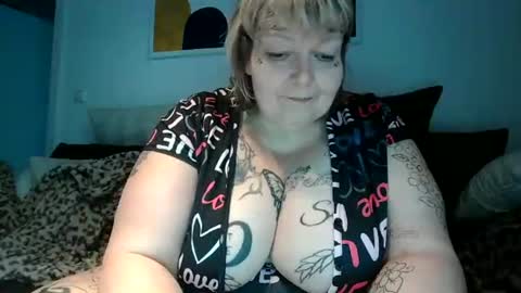 Snapshot of thickdarkangel chatting on 07/19/26, 06:44 thickdarkangel online show from 07/19/26, 06:44
