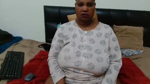 Snapshot of thicksexymellons chatting on 05/17/26, 08:38 Pat online show from 05/17/26, 08:38