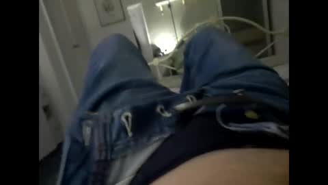 Snapshot of thicksingarters chatting on 09/15/25, 10:32 thicksingarters online show from 09/15/25, 10:32