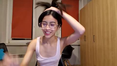 Snapshot of thifa2x chatting on 12/17/25, 07:42 thifa2x online show from 12/17/25, 07:42