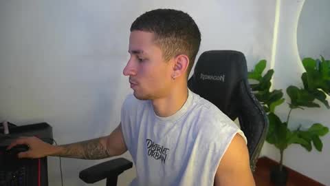 Snapshot of thin_tommy11 chatting on 05/18/26, 08:03 thin_tommy11 online show from 05/18/26, 08:03