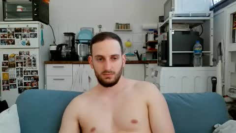Snapshot of thinboy2 chatting on 05/01/26, 12:32 Thinboy2 online show from 05/01/26, 12:32