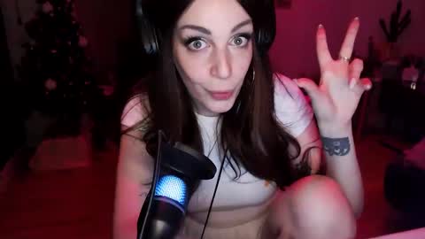 Snapshot of thirstypickle chatting on 01/09/25, 08:55 Sarra Rhies online show from 01/09/25, 08:55