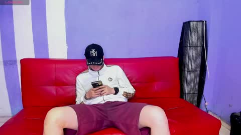 Snapshot of thisforyou_ chatting on 01/19/25, 01:01 Made for you Chloe online show from 01/19/25, 01:01