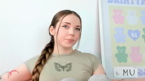 Snapshot of thisisamelia chatting on 05/18/26, 03:40 Amelia shows on mondays fridays and sundays if anything changes im giving updates on my fansly online show from 05/18/26, 03:40
