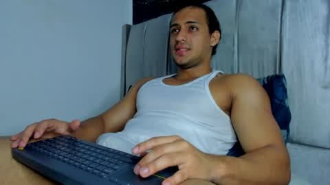 Snapshot of thomas__wayne chatting on 07/06/26, 03:03 Thomas online show from 07/06/26, 03:03