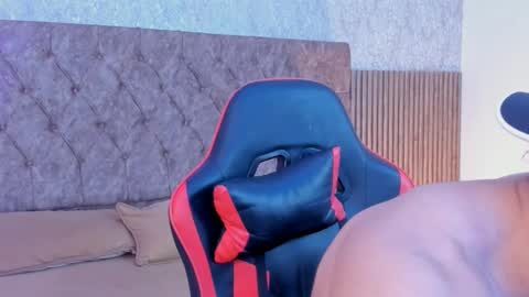 Thomas Brandon online show from 12/17/25, 06:19