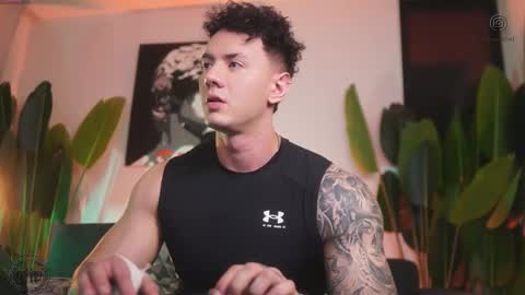 Thomas Falcon online show from 11/25/25, 11:49