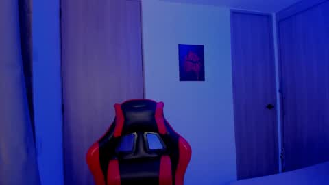 Thomas online show from 09/12/25, 02:44