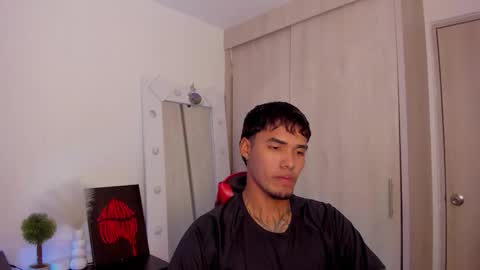 Snapshot of thomas_latin_boy chatting on 05/15/26, 05:25 Thomas online show from 05/15/26, 05:25