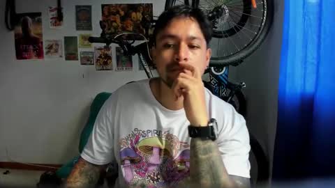 Snapshot of thomas_rol chatting on 11/24/25, 04:40 Thomas online show from 11/24/25, 04:40