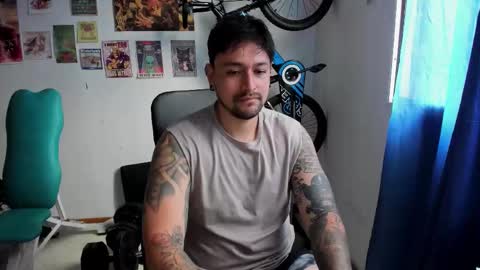 Snapshot of thomas_rol chatting on 11/27/25, 04:53 Thomas online show from 11/27/25, 04:53