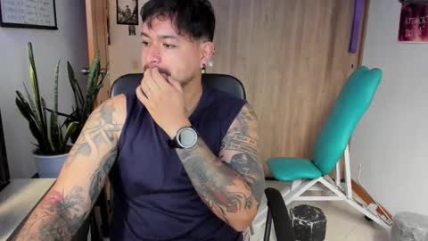 Snapshot of thomas_rol chatting on 12/01/25, 05:07 Thomas online show from 12/01/25, 05:07