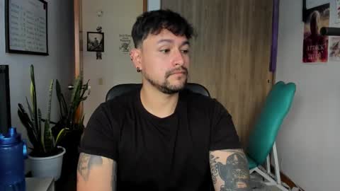 Snapshot of thomas_rol chatting on 12/02/25, 05:41 Thomas online show from 12/02/25, 05:41