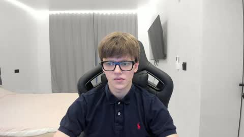 Snapshot of thomas_shelbivip chatting on 04/29/26, 04:11 Tomas online show from 04/29/26, 04:11