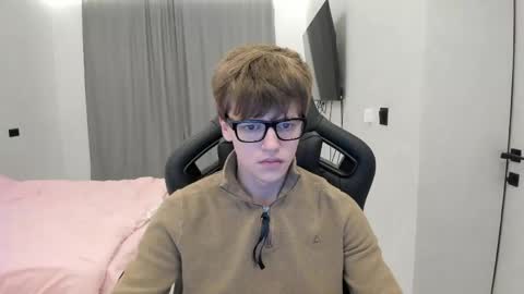 Snapshot of thomas_shelbivip chatting on 05/10/26, 01:44 Tomas online show from 05/10/26, 01:44