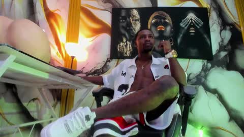 Thomas online show from 10/01/25, 03:34