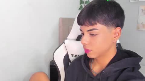 Thomas online show from 10/29/25, 07:32