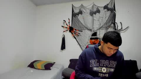 thomson_hot01 online show from 10/31/25, 06:14