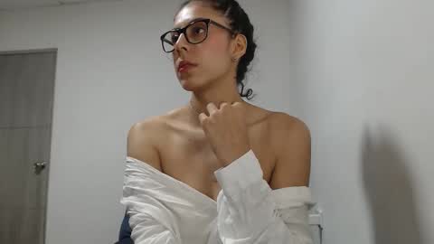 Snapshot of thonymaster chatting on 11/15/25, 11:21 thonyy online show from 11/15/25, 11:21