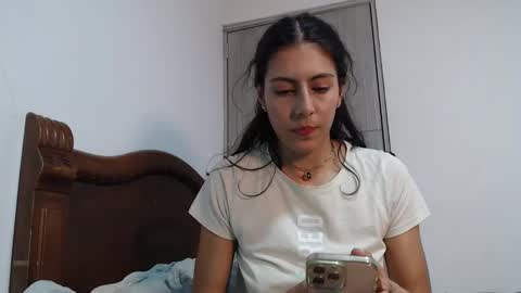 Snapshot of thonymaster chatting on 12/23/25, 02:42 thonyy online show from 12/23/25, 02:42