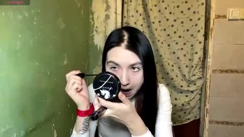 Lola  3 a gift for every fan club member online show from 02/05/26, 09:08