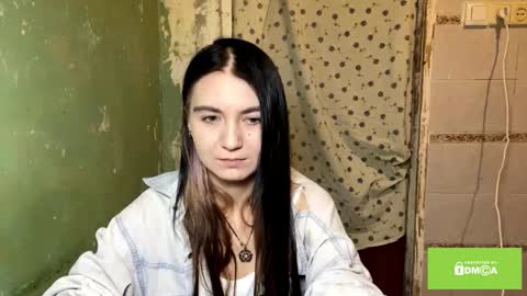 Lola  3 a gift for every fan club member online show from 02/06/26, 10:02