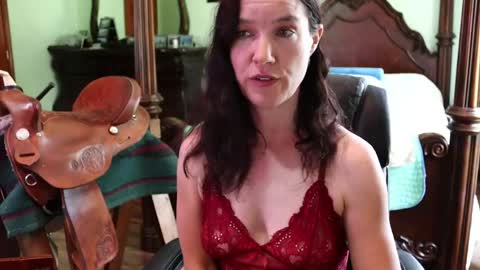 Snapshot of thornbury_rose chatting on 05/23/26, 06:01 ThornburyRose online show from 05/23/26, 06:01