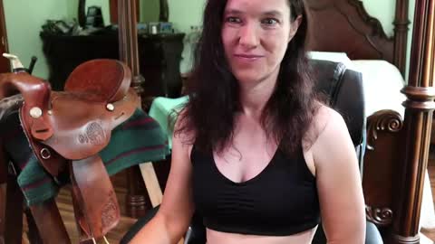 Snapshot of thornbury_rose chatting on 06/05/26, 04:13 ThornburyRose online show from 06/05/26, 04:13