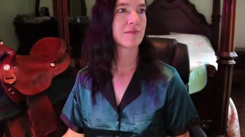 Snapshot of thornbury_rose chatting on 06/17/26, 12:40 ThornburyRose online show from 06/17/26, 12:40
