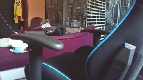 Snapshot of threshemmet chatting on 11/28/25, 08:28 threshemmet online show from 11/28/25, 08:28