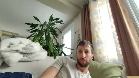 throwawayafteruse20202 online show from 12/05/25, 08:05