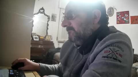 Snapshot of thunderflash73 chatting on 02/14/25, 06:29 Little Wolf online show from 02/14/25, 06:29