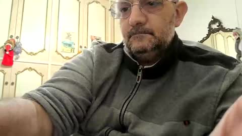 Snapshot of thunderflash73 chatting on 10/30/25, 01:45 Little Wolf online show from 10/30/25, 01:45