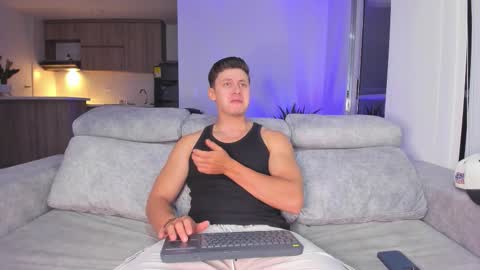 Snapshot of tiago_goez chatting on 01/17/26, 12:15 santiago online show from 01/17/26, 12:15